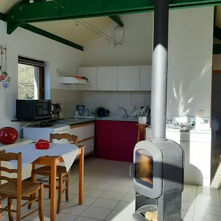 La Maison Sous Les Arbres * Гуви
