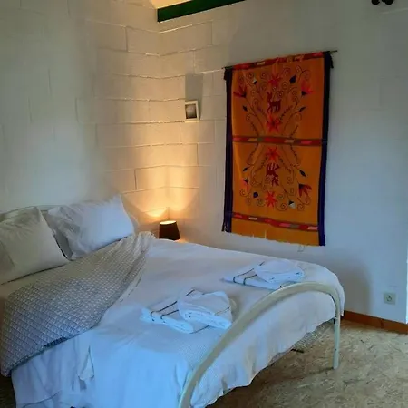 La Maison Sous Les Arbres * Гуви