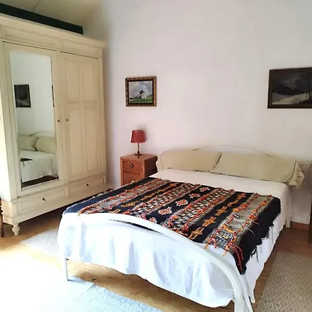 La Maison Sous Les Arbres Гуви